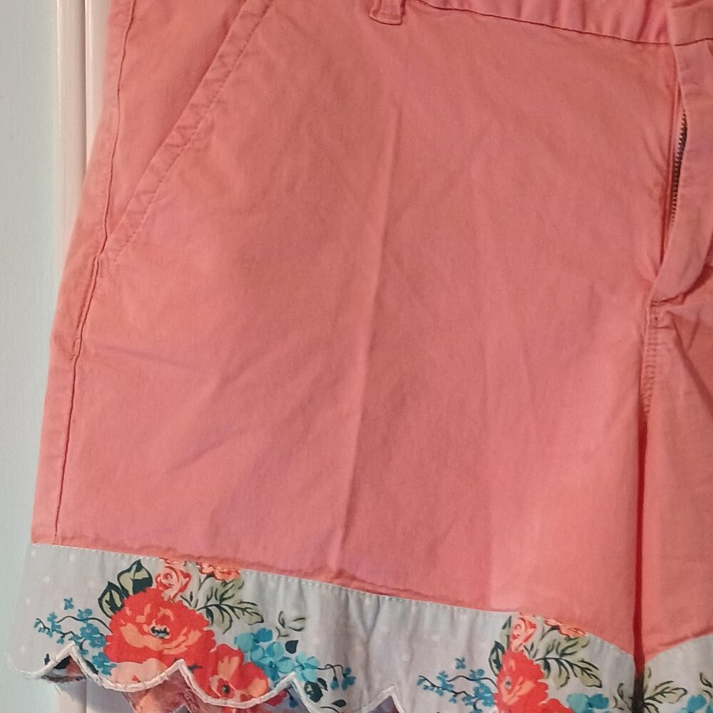 Calvin Klein Jeans/Chino Shorts/Womens/18W/Coral/Floral Scalloped - Picture 5 of 8